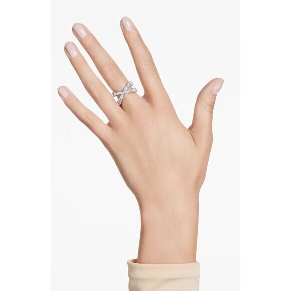 Swarovski Womens Fashion Square-Cut Hyperbola Cubic Zirconia Gem Twisted Ring - Picture 3 of 10